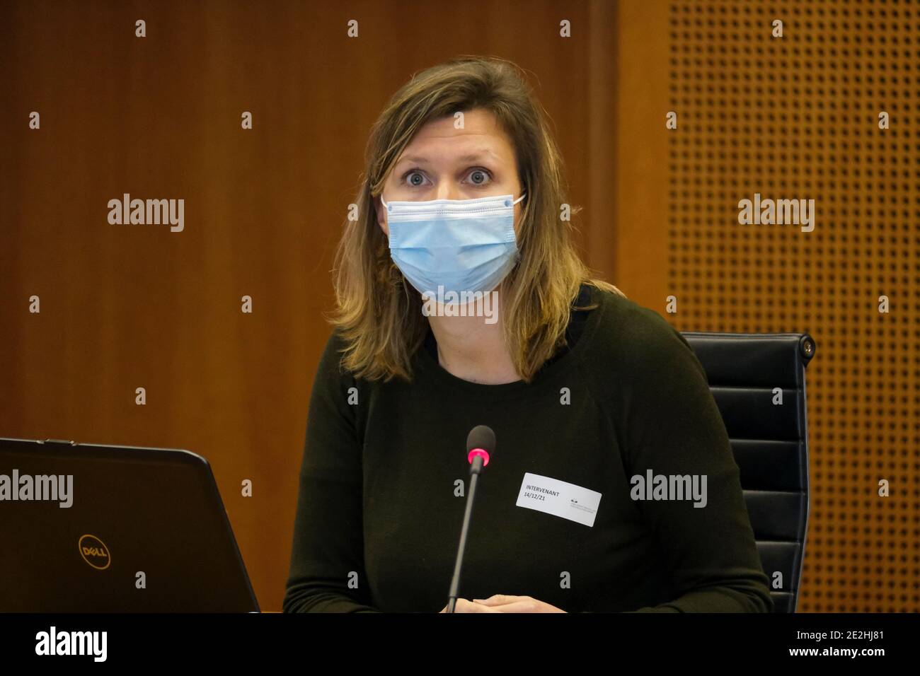 Amandine Kodeck ha ritratto durante una sessione della speciale pandemia COVID Commissione di gestione del parlamento della regione capitale di Bruxelles e il Foto Stock