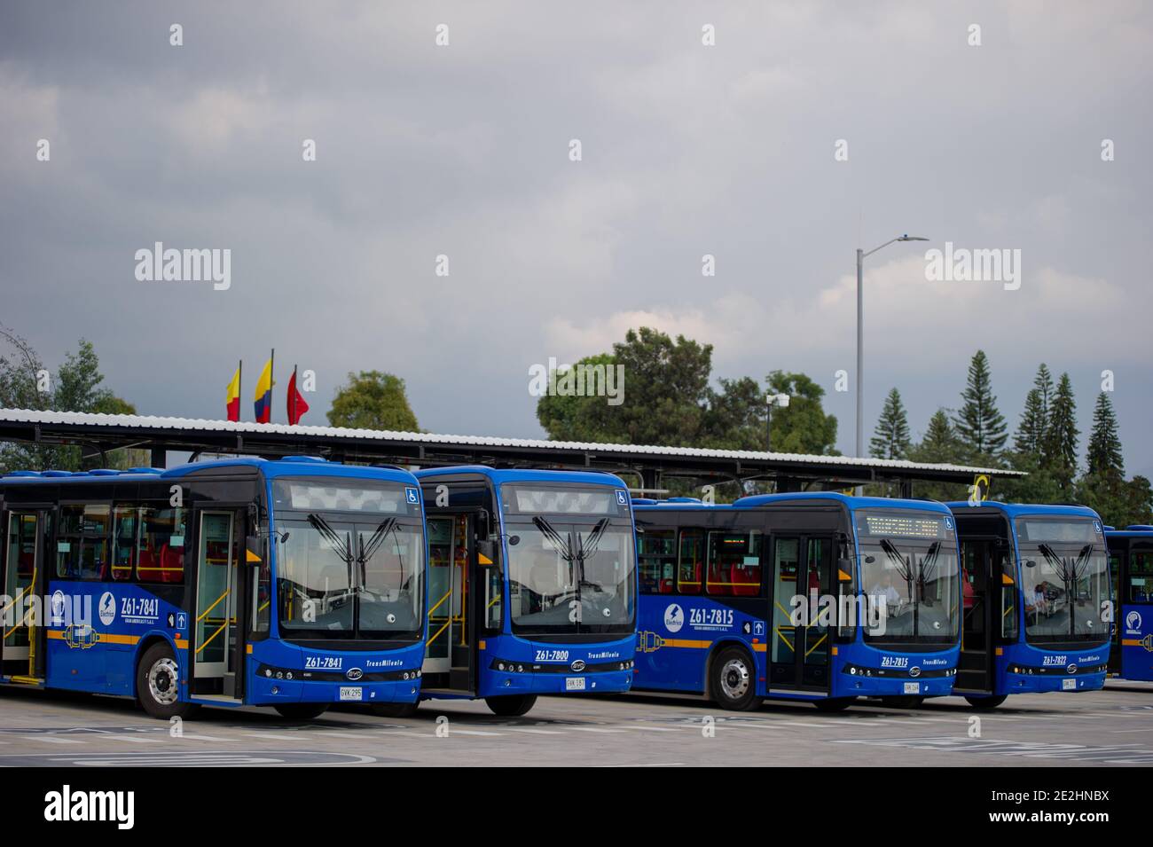 La società di trasporti pubblici SITP e Transmilenio acquistano 596 nuovi autobus BYD dalla cina per passare al 100% di autobus elettrici che opereranno nelle aree di Fontibon, Usme e Perdomo. Il 5 gennaio 2020 a Bogotà, Colombia. Questi autobus sono impostati per viaggiare per 240 chilometri a pagamento e ci vogliono 4 ore per caricarli presso gli speciali hub costruiti dalla società energetica di Bogotà, Enel Codena. (Foto di Sebastian Barros Salamanca / Pacific Press/Sipa USA) Foto Stock