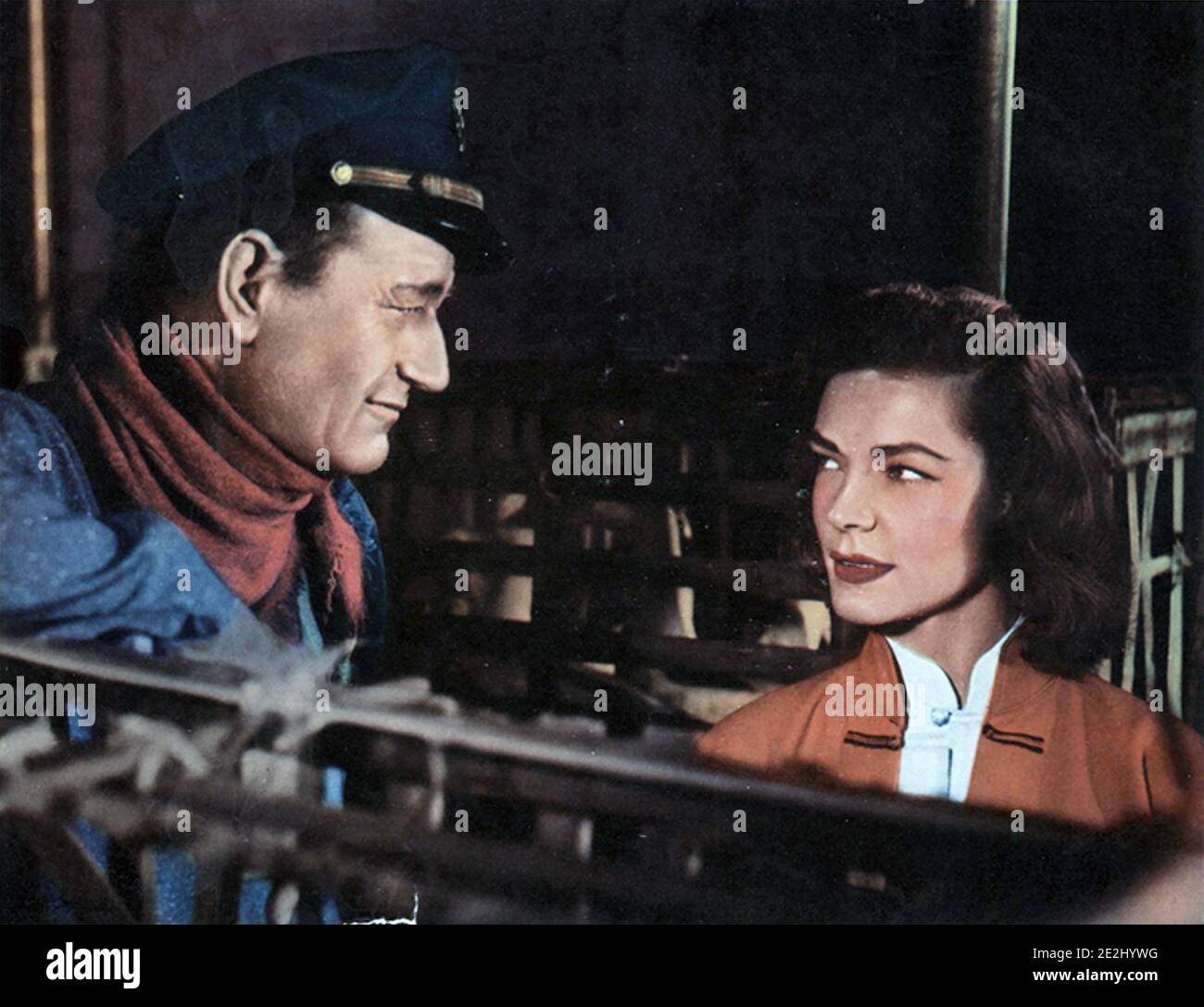 BLOOD ALLEY 1955 Warner Bros film con John Wayne e. Lauren Bacall Foto Stock