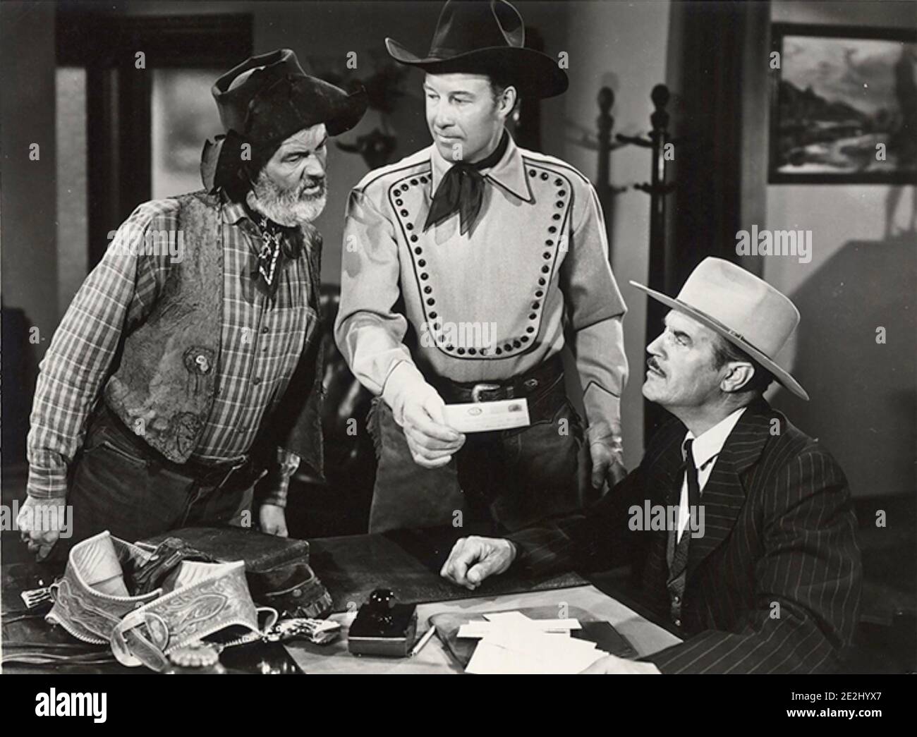 BORDERTOWN GUN FIGHTERS 1943 Republic Pictures film con da sinistra Gabby Hayes, Wild Bill Elliot, Harry Woods Foto Stock
