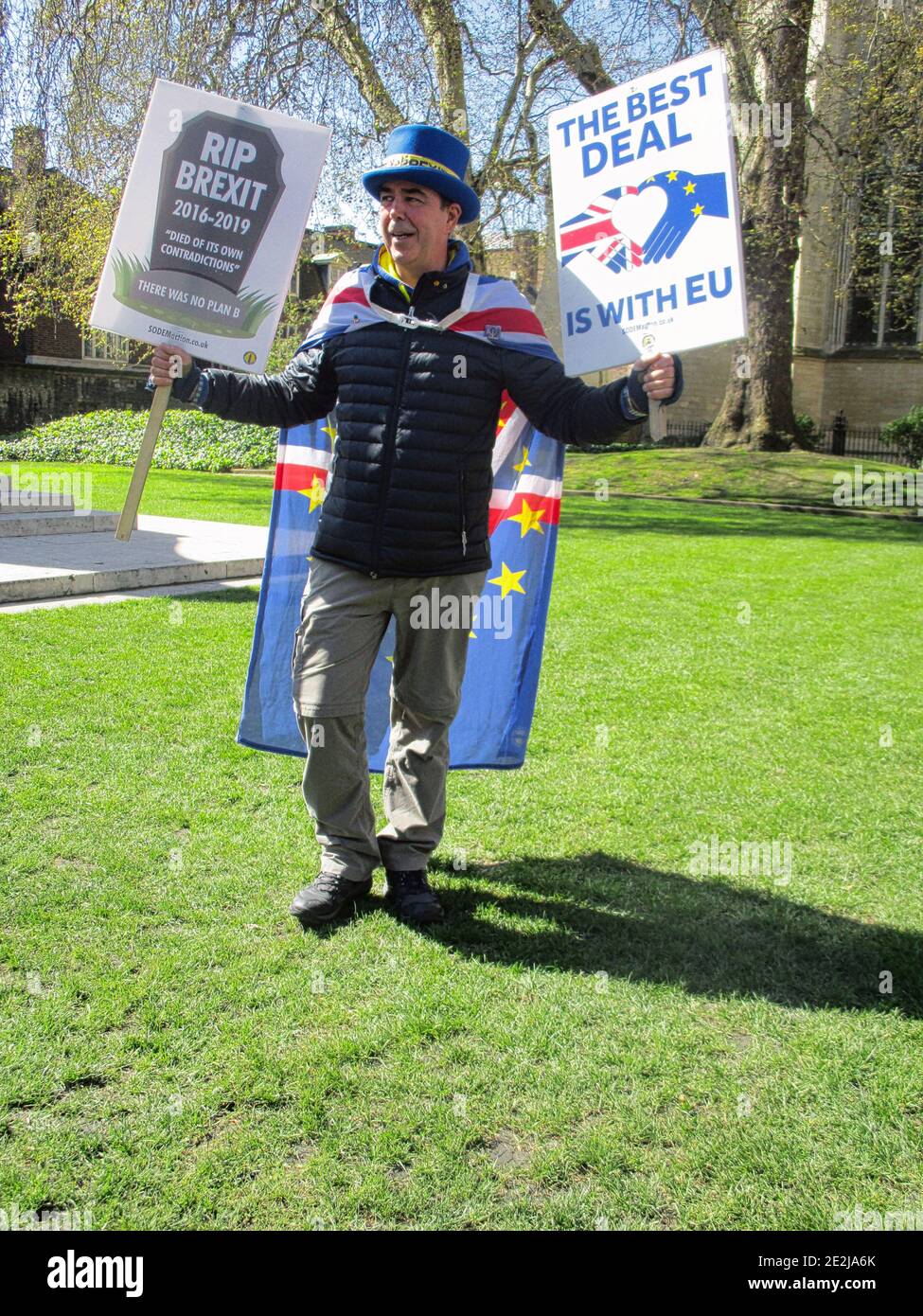 Anti-Brexit manifestanti fuori casa del Parlamento, Westminster, London, Regno Unito. Foto Stock