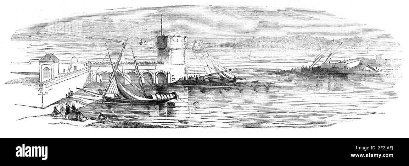 Isola di Mogadore, 1844. Barche a vela a Mogador Island, vicino Essaouira in Marocco, '...viste dalle fortificazioni della città. La torre in primo piano è il bastione polvere, e la batteria adiacente, su cui i Mori si vantavano, come erano montati con pistole di ottone. Sull'isola si vedono una moschea e due batterie, gli unici due edifici di importanza. Le rocce fortificate sulla destra formano il canale del porto a sud. Da "Illustrated London News", 1844, Vol V. Foto Stock Isola di Mogadore, 1844. Barche a vela a Mogador Island, vicino Essaouira in Marocco, '...viste dalle fortificazioni della città. La torre in primo piano è il bastione polvere, e la batteria adiacente, su cui i Mori si vantavano, come erano montati con pistole di ottone. Sull'isola si vedono una moschea e due batterie, gli unici due edifici di importanza. Le rocce fortificate sulla destra formano il canale del porto a sud. Da "Illustrated London News", 1844, Vol V. Foto Stock