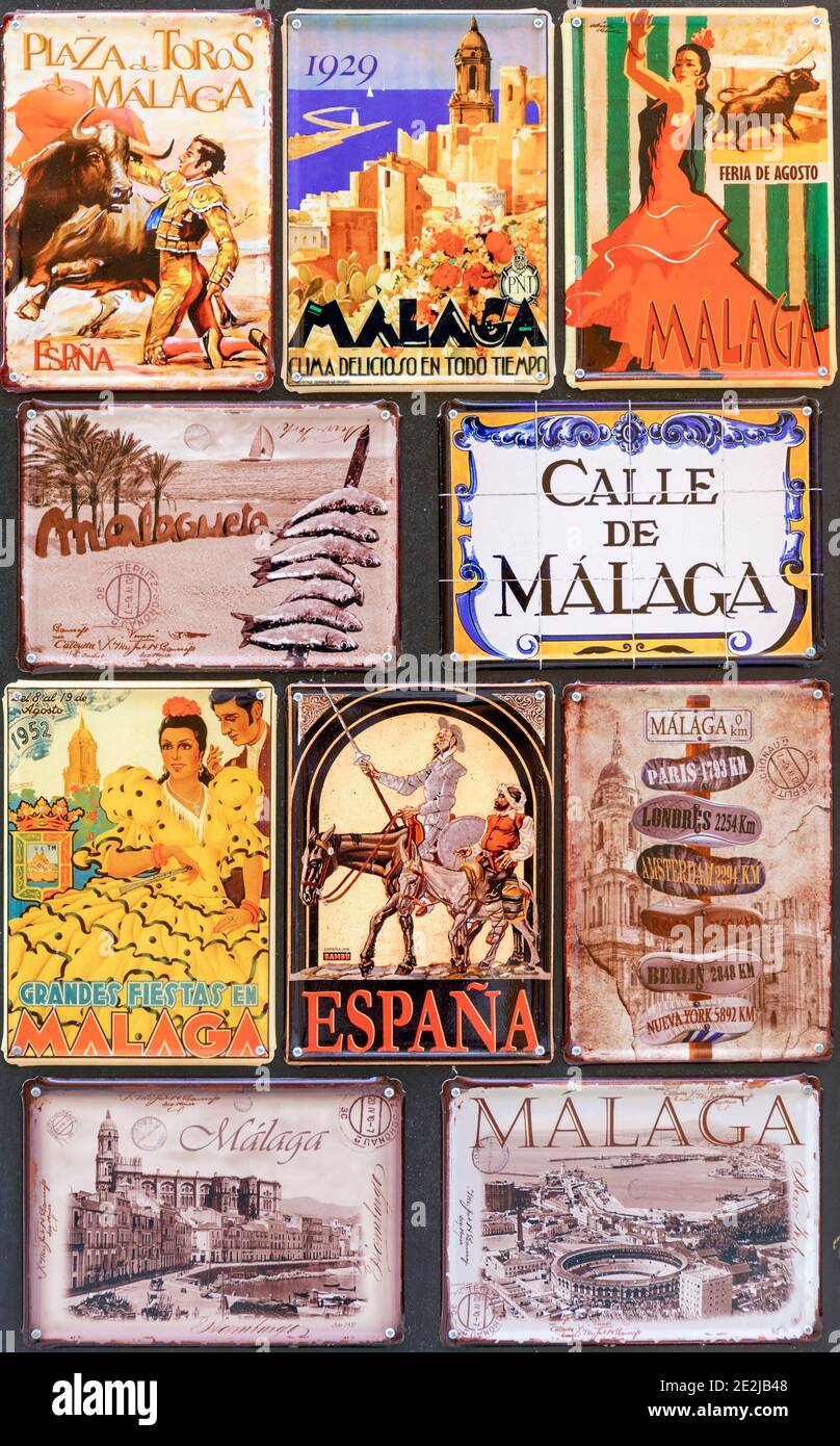 Souvenir turistici. Targhe colorate con motivi spagnoli, che promuovono la Spagna e la provincia di Malaga. Foto Stock