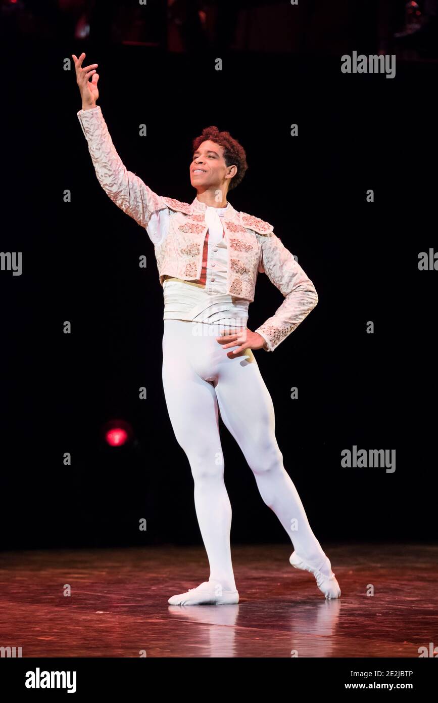 Carlos Acosta prova Don Chisciotte come parte di Carlos Acosta: Il saluto classico alla Royal Albert Hall di Londra. Data foto: Lunedì 3 ottobre 2016. Il credito fotografico dovrebbe essere: David Jensen/EMPICS Entertainment Foto Stock