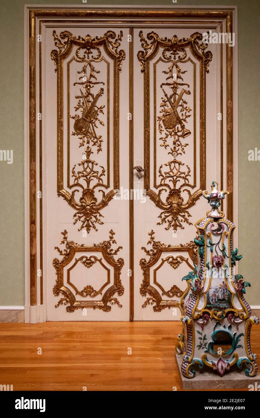 Sculture e arti decorative in Europa Centrale, 1700-1800, mostre al Metropolitan Museum of Art, New York City, USA Foto Stock