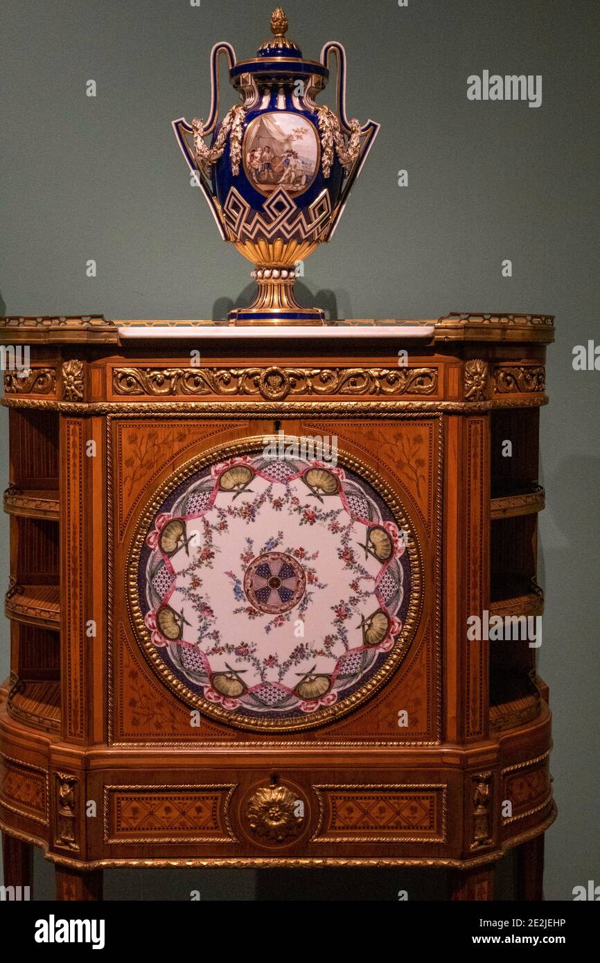 Sculture e arti decorative in Europa Centrale, 1700-1800, mostre al Metropolitan Museum of Art, New York City, USA Foto Stock