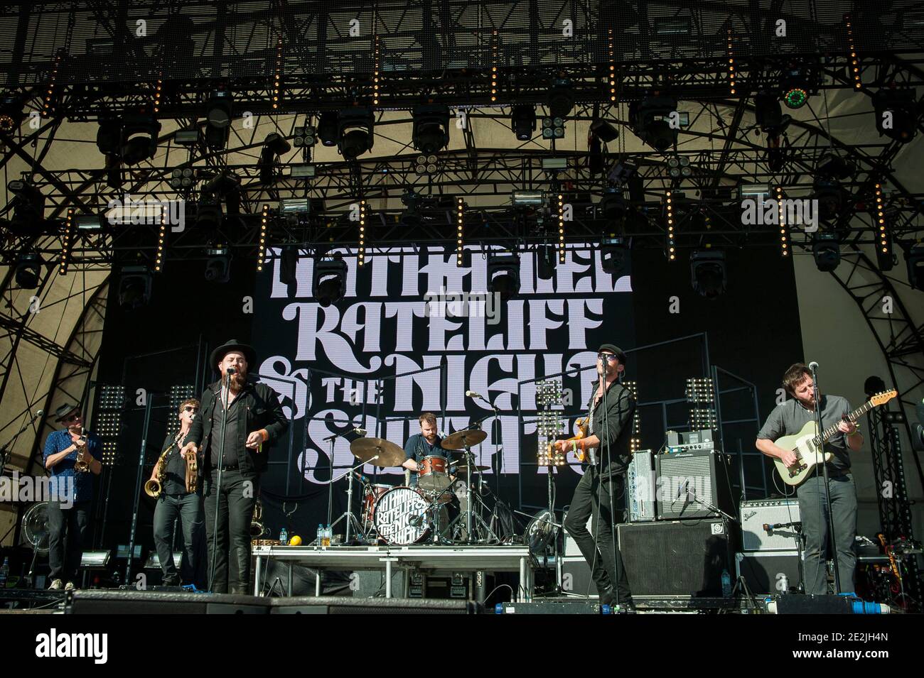 Nathaniel Rateliff e gli Sweat Notturno si esibiscono in diretta sul palco al Citadel Festival, Victoria Park - Londra Foto Stock