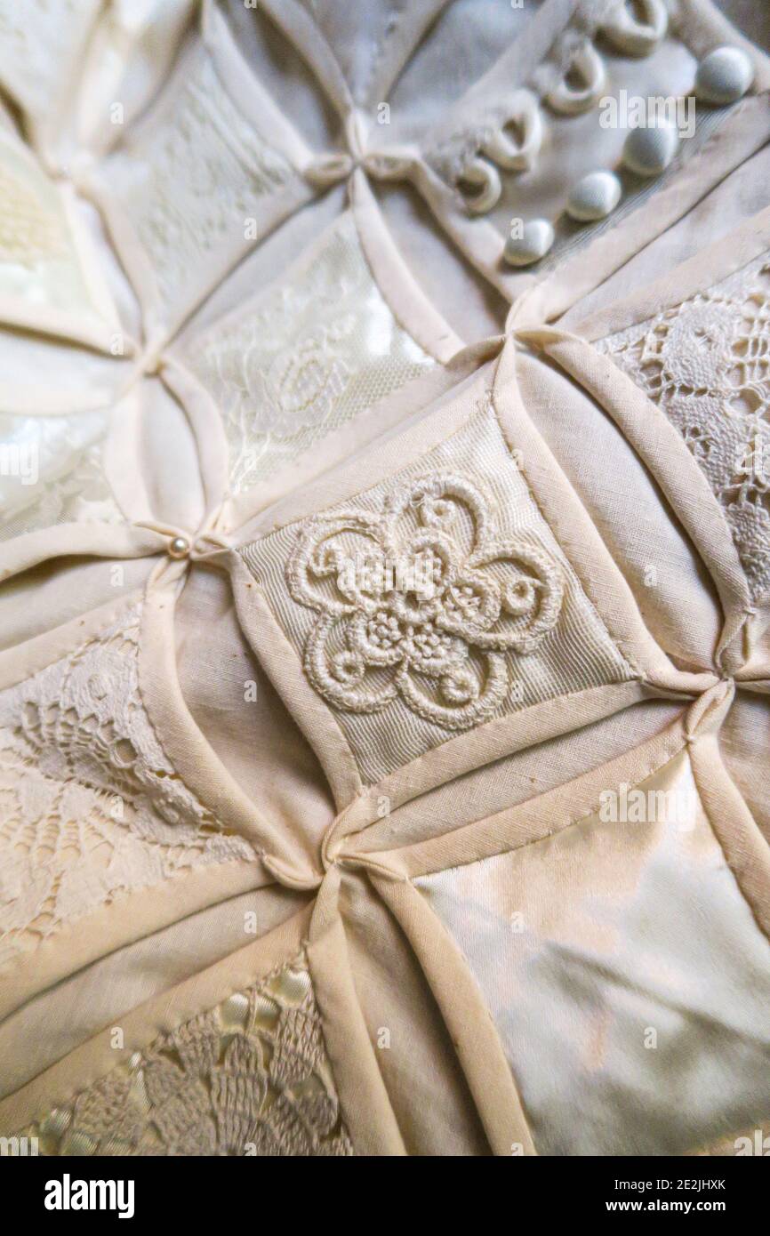 1980 Antico motivo della finestra della Cattedrale fatto a mano Wedding Quilt, Stati Uniti Foto Stock