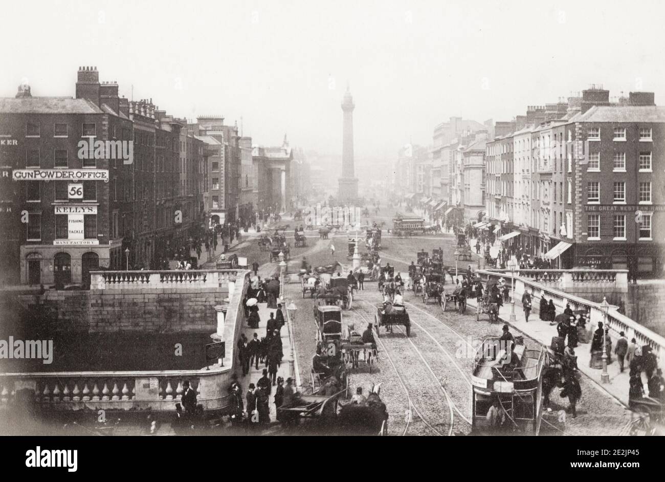 19esimo secolo vintage fotografia: Traffico su Sackville Street, Dublino, ora o'Connell Street. circa 1890 Foto Stock