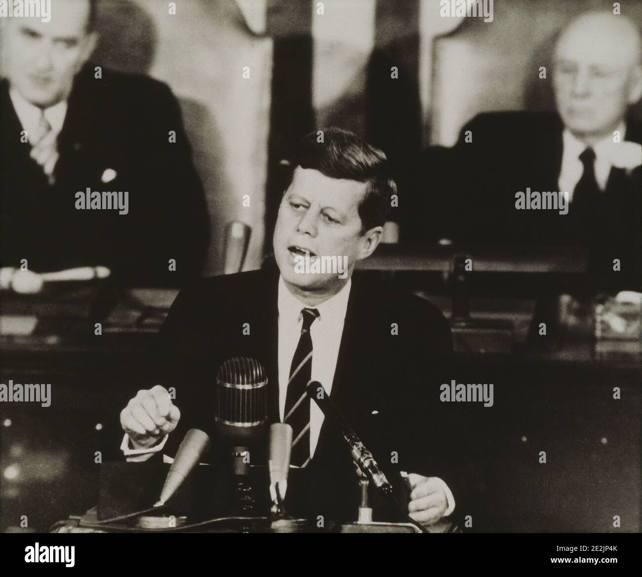 Celebrità. Politico. Il presidente John F. Kennedy, rivolgendosi al Congresso degli Stati Uniti a Washington D.C. il 25 maggio 1961, ha fissato l'obiettivo di sbarcare l'uomo Foto Stock