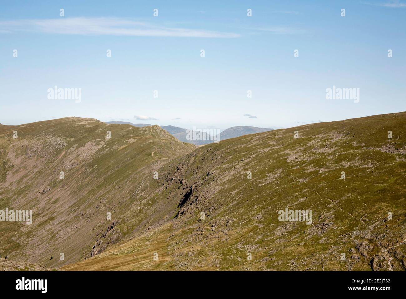 Il crinale che conduce dal vecchio di Coniston verso Swirl come visto da Dow Crag il Lake District Coniston Cumbria Inghilterra Foto Stock