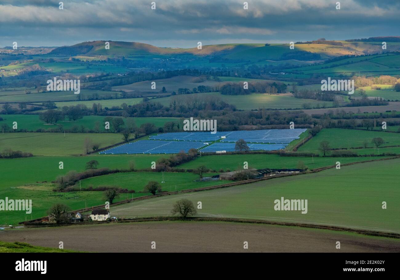 Pannello solare fattoria nel Blackmore vale vicino Child Okeford, Dorset. Foto Stock