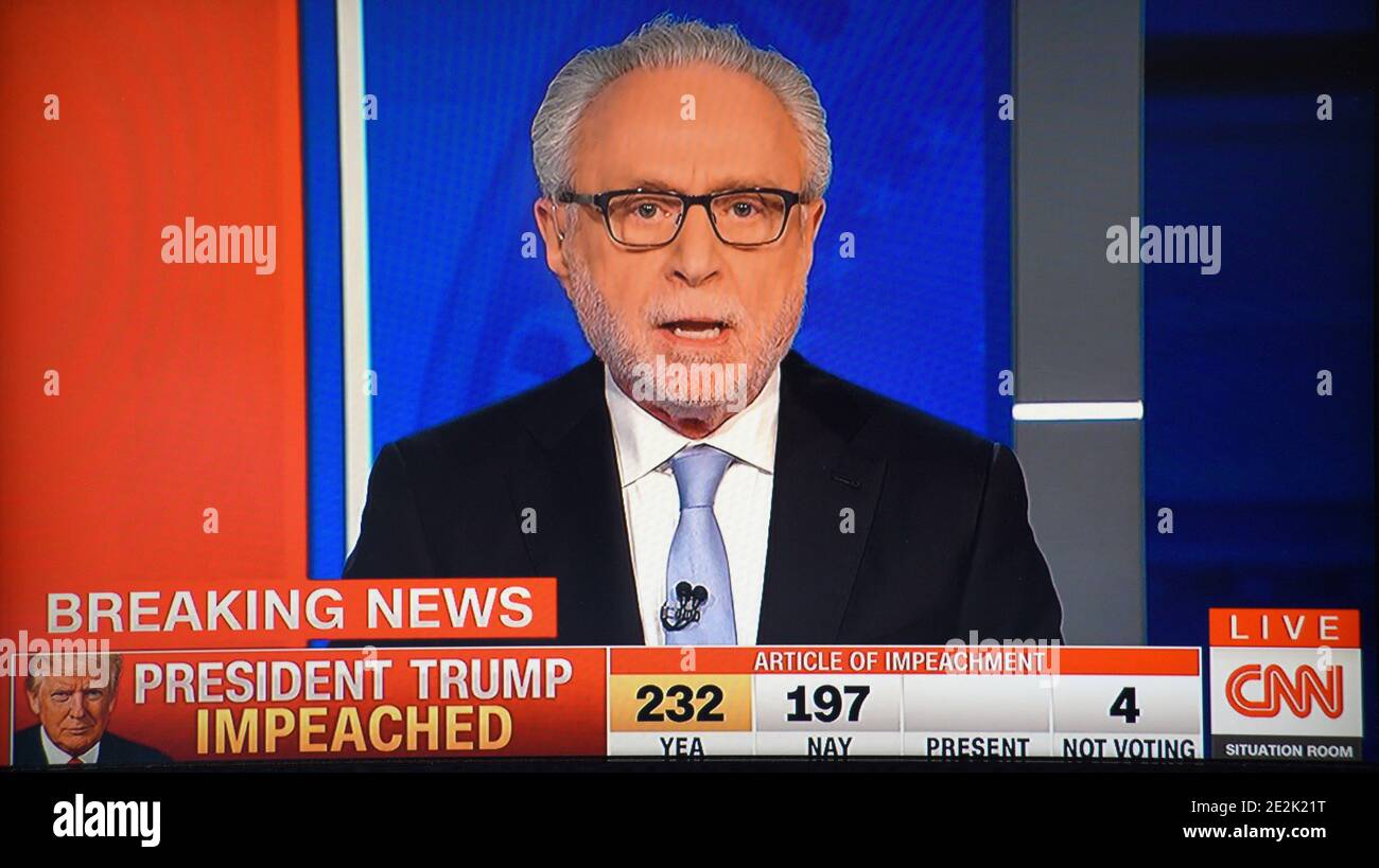 Uno screenshot televisivo live della CNN mostra il notiziario Wolf Blitzer che annuncia il secondo impeachment del presidente degli Stati Uniti Donald Trump. Foto Stock