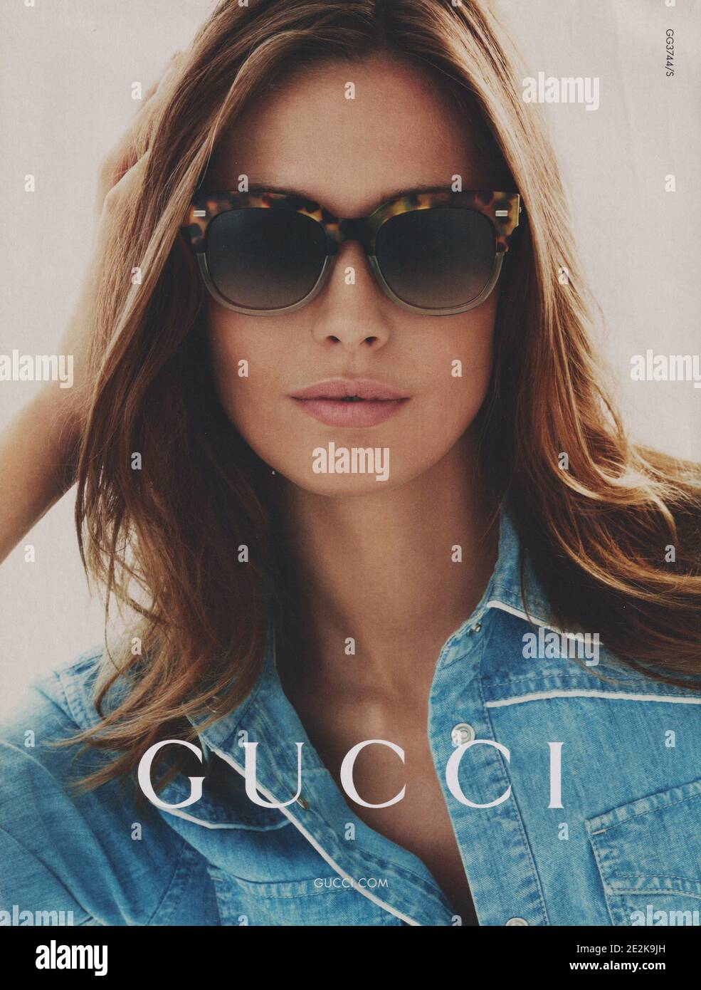 Poster pubblicitari GUCCI fashion house con Nadja Bender in magazzino carta  dal 2015 anno, pubblicità creative GUCCI annuncio da 2010s Foto stock -  Alamy