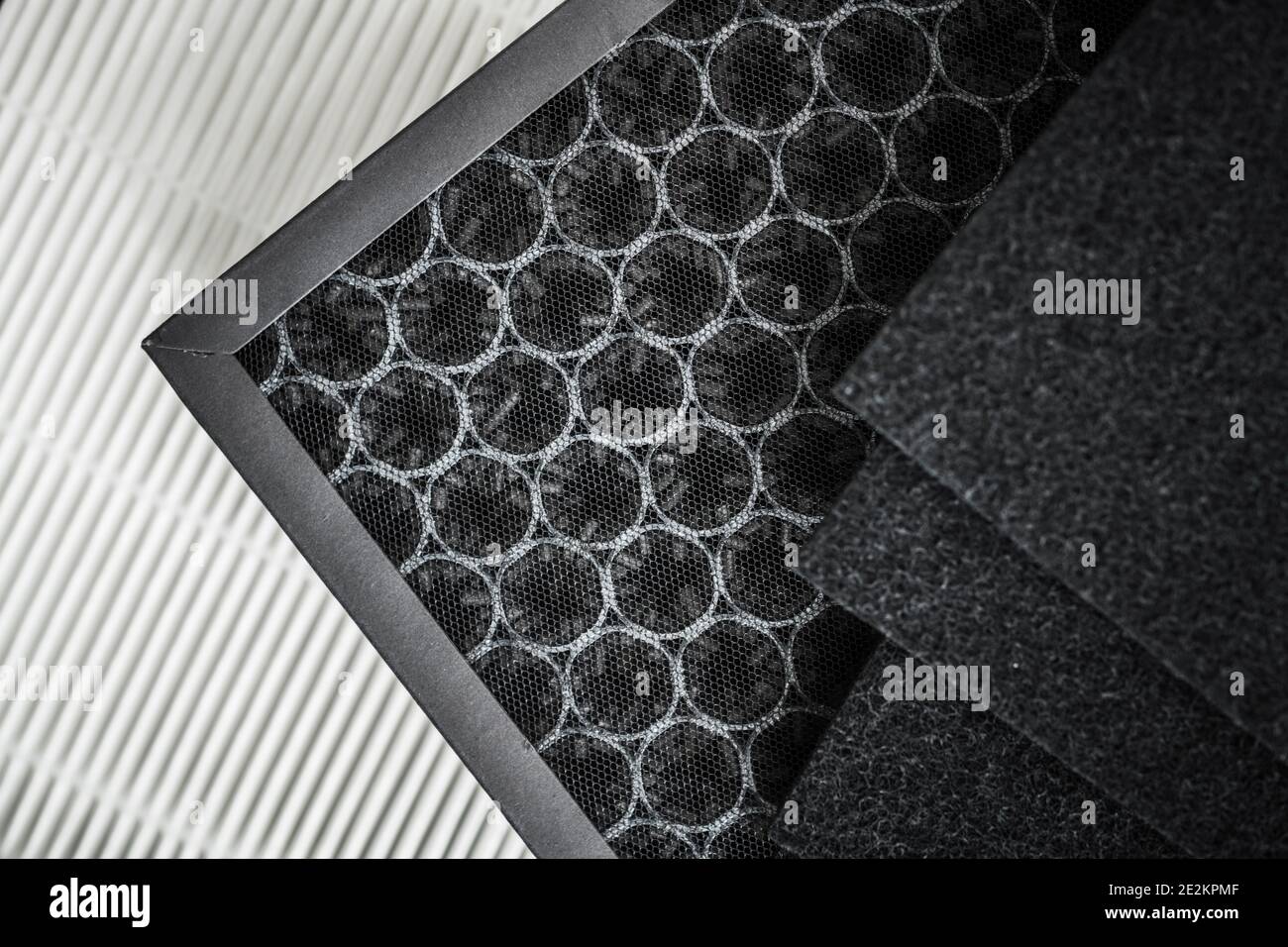 Filtri antiparticolato per uso residenziale ad alta efficienza. Base a carbone attivo e HEPA. Combattere l'inquinamento atmosferico all'interno della casa. Foto Stock