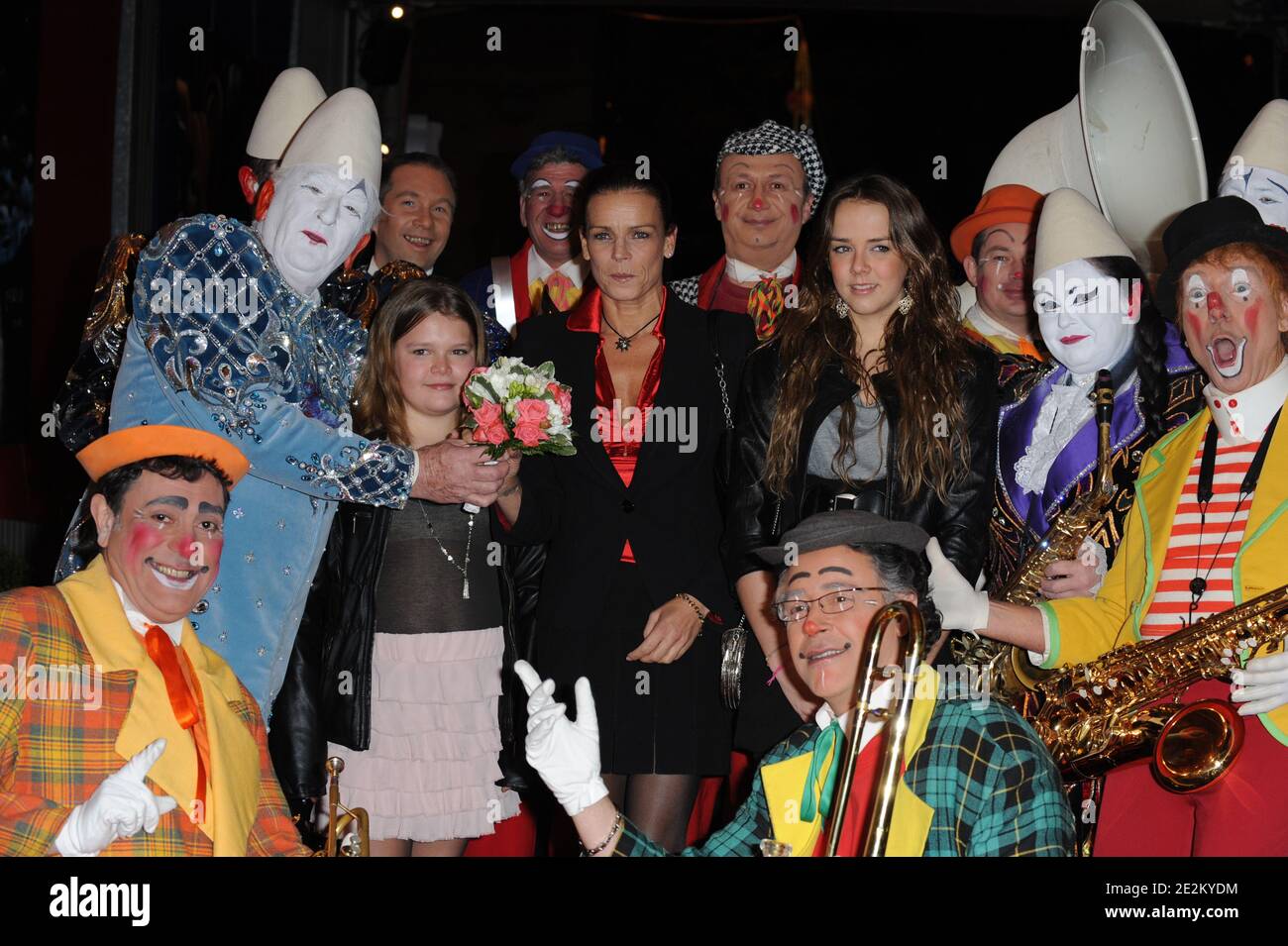 La principessa Stephanie di Monaco e le sue figlie Camille Gottlieb e Pauline Ducruet si pongono al loro arrivo per partecipare al secondo giorno del trentaquattresimo Festival Internazionale del Circo a Monte-Carlo, Monaco, il 15 gennaio 2010. Foto di Pascal le Segretine/piscina/ABACAPRESS.COM Foto Stock