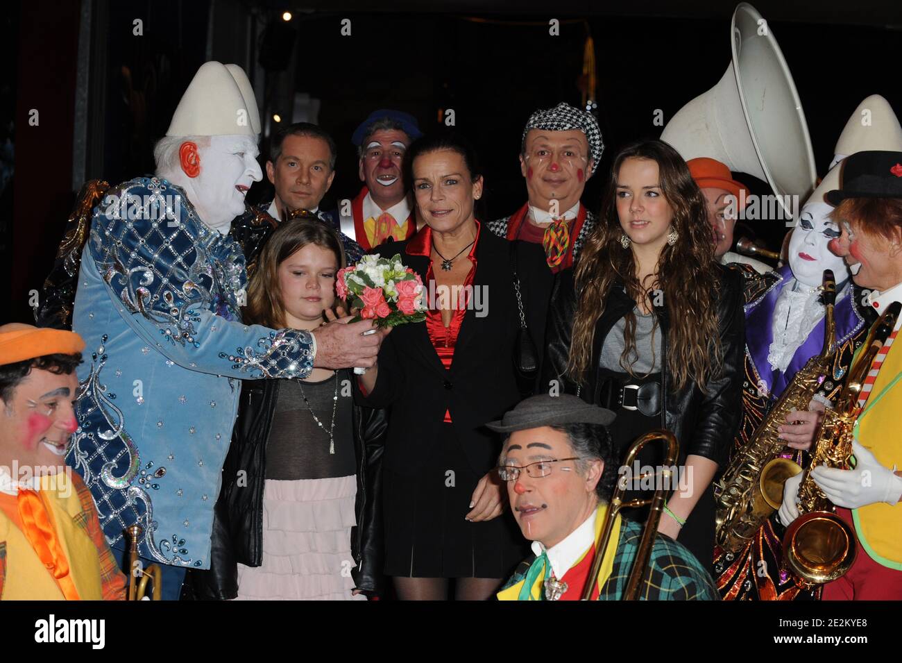 La principessa Stephanie di Monaco e le sue figlie Camille Gottlieb e Pauline Ducruet si pongono al loro arrivo per partecipare al secondo giorno del trentaquattresimo Festival Internazionale del Circo a Monte-Carlo, Monaco, il 15 gennaio 2010. Foto di Pascal le Segretine/piscina/ABACAPRESS.COM Foto Stock