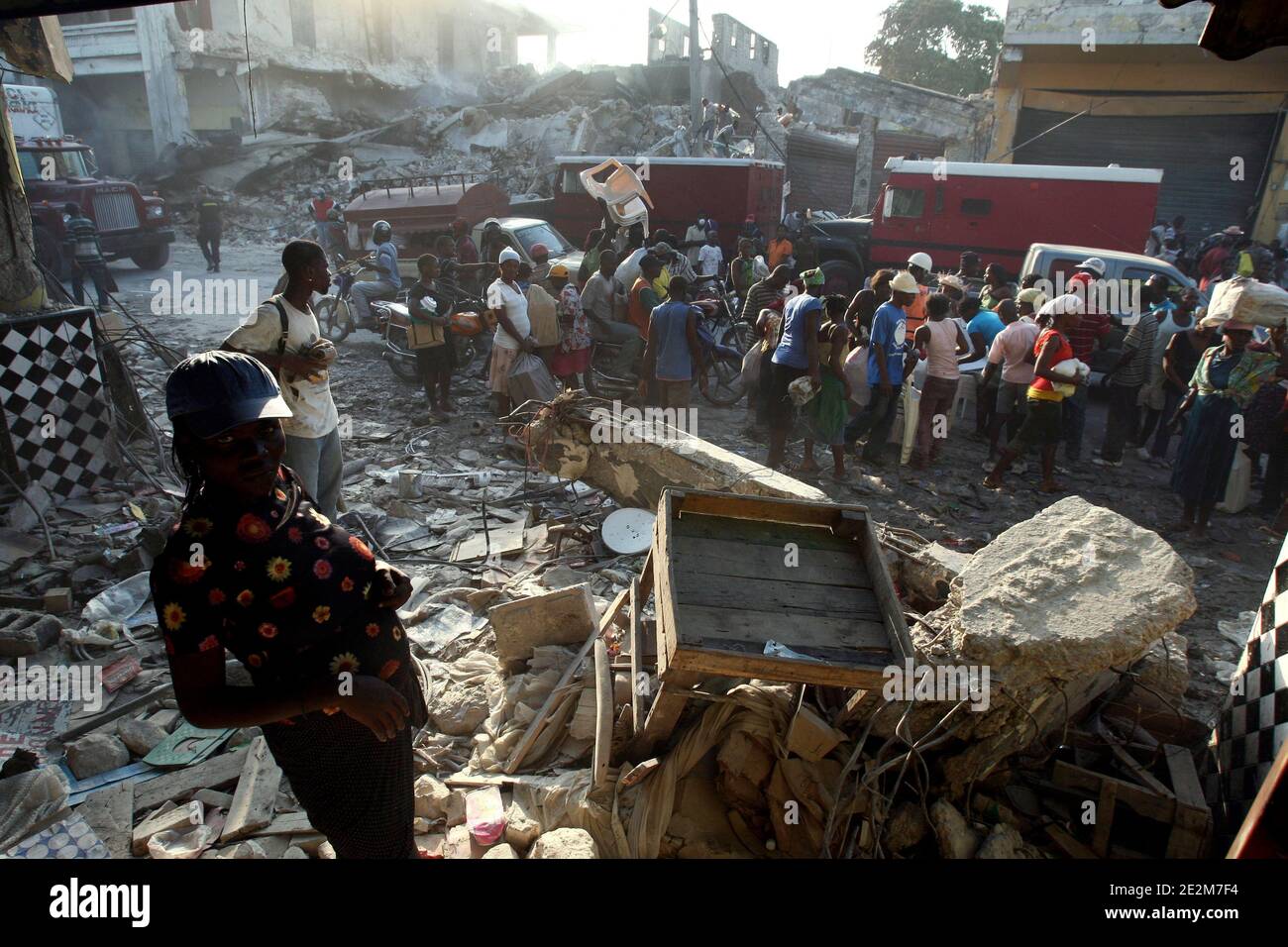 Gendarmes, Michel et Jerome effectuent jusqu a missioni quatre par jour a Port-au-Prince. Aujourd hui l'orphelinat nids d'amours. CES enfants ont perdu leurs parents lors du tremblement de terre. Port-au-Prince, Haiti le 22 gennaio 2010. Foto di Sebastien Dufour/ABACAPRESS.COM Foto Stock