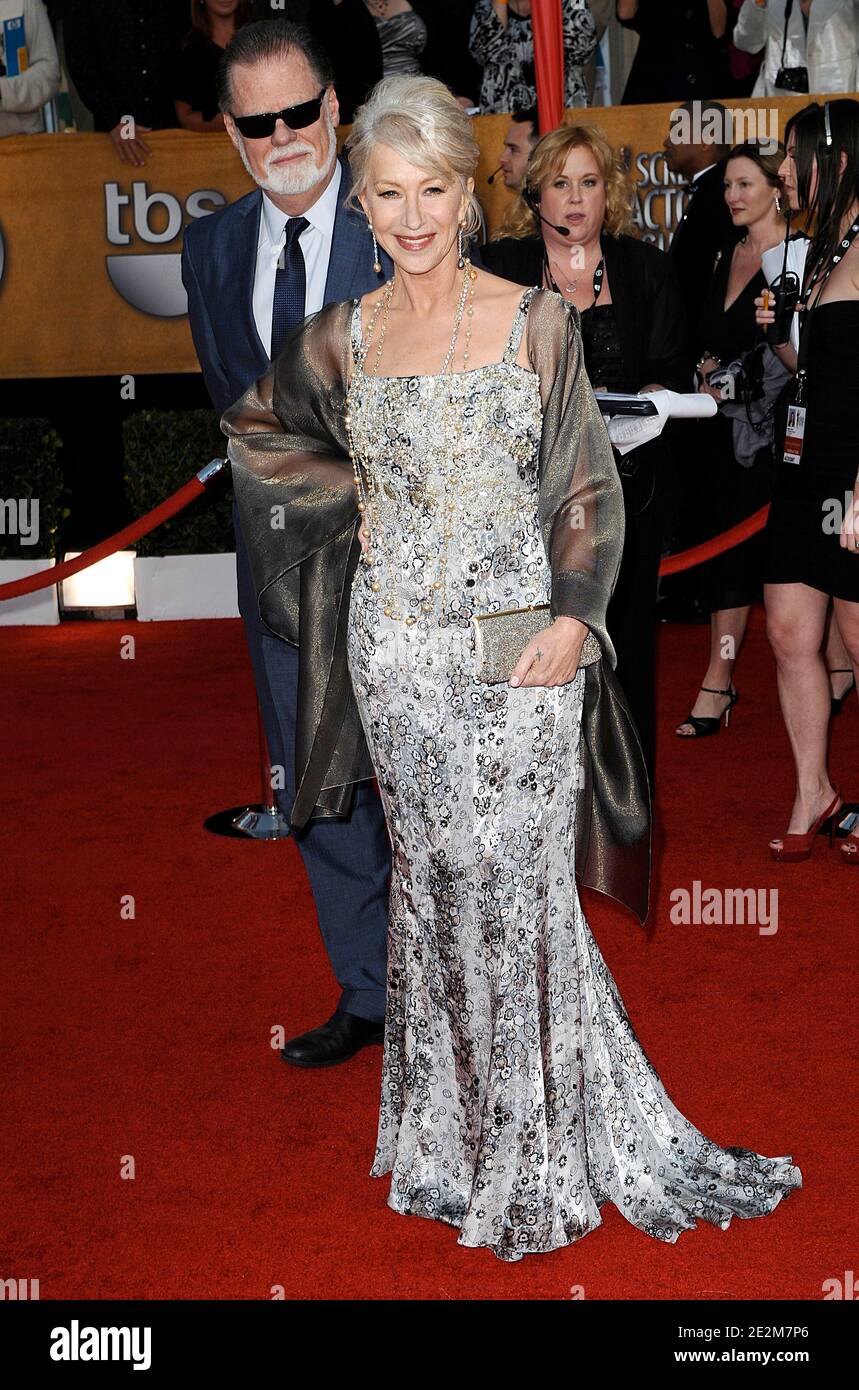 Helen Mirren e Taylor Hackford al 16° schermo Actor Guild Awards, tenutosi presso la Shrine Exhibition Hall di Los Angeles, CA, USA il 23 gennaio 2010. Foto di Lionel Hahn/ABACAPRESS.COM Foto Stock