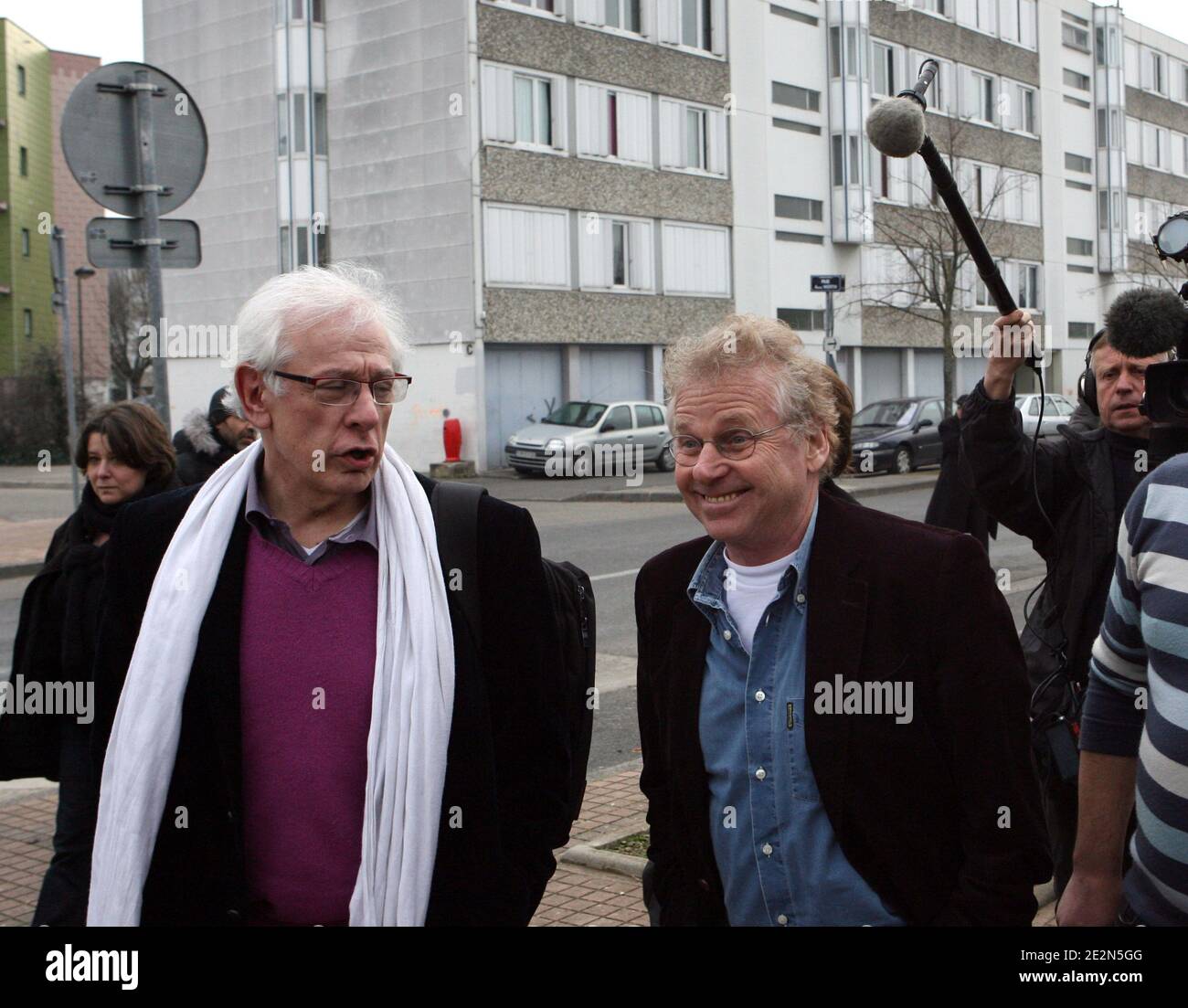 Philippe Meirieu tete de liste de Europe ecologie sur les listes regionales Rhone Alpes et Daniel Cohn-Bendit depute europeen visite a Vaulx en Velin France le 16 Fevrier 2010 dans le cadre de la campagne de elections regionales. Foto Vincent Dargent/ABACAPRESS.COM Foto Stock
