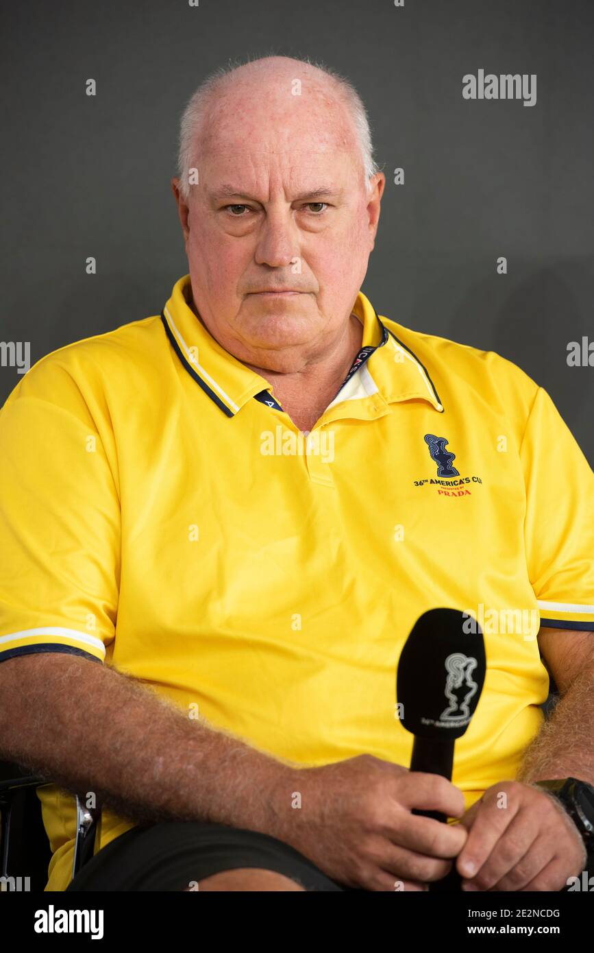 Il direttore di gara Ian Murray sul palco della conferenza stampa per aprire la Prada Cup. Giovedì 14 gennaio 2021 Copyright photo: Chris Cameron Foto Stock