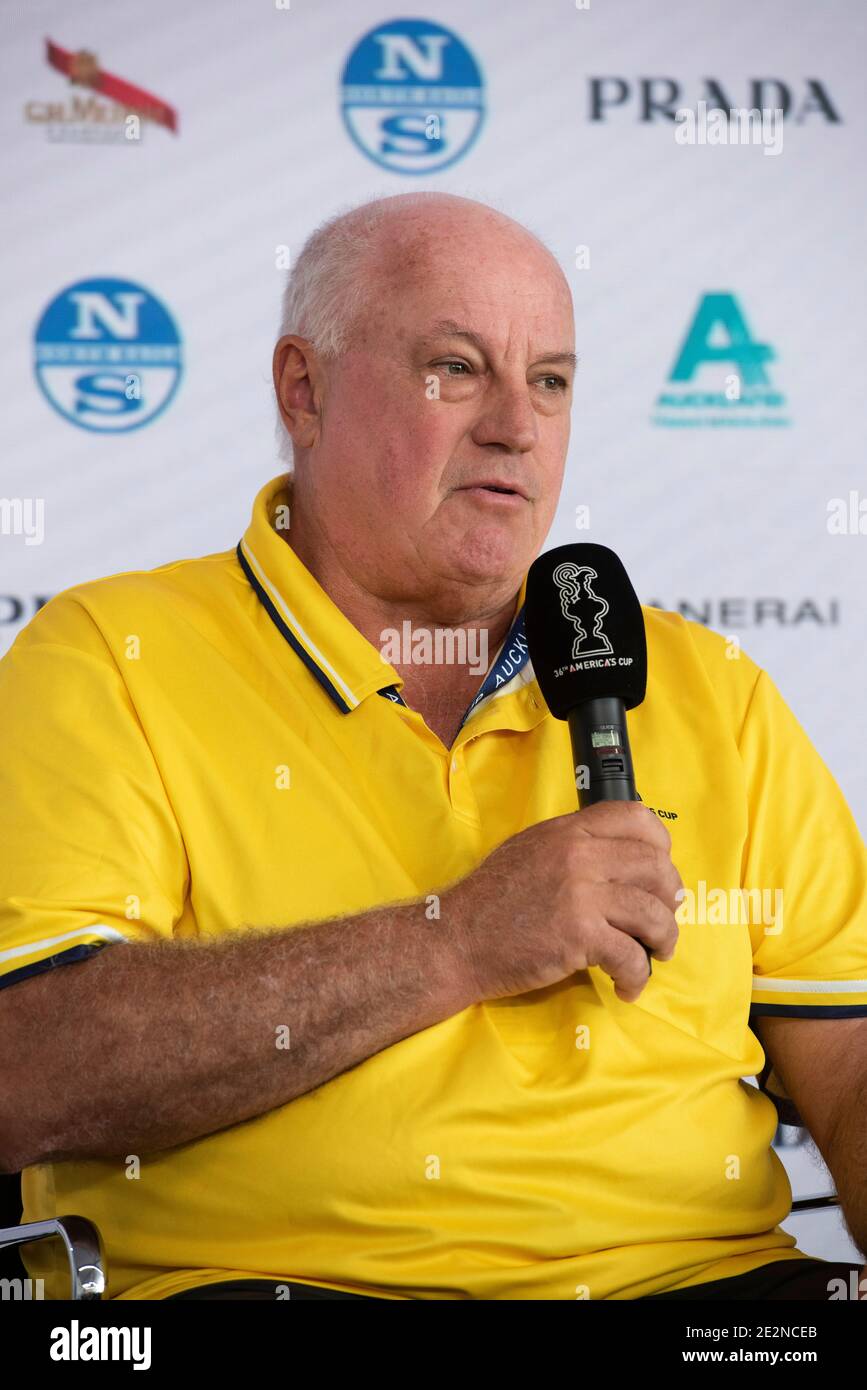 Il direttore di gara Ian Murray, sul palco della conferenza stampa per l'apertura della Prada Cup. Giovedì 14 gennaio 2021 Copyright photo: Chris Cameron Foto Stock