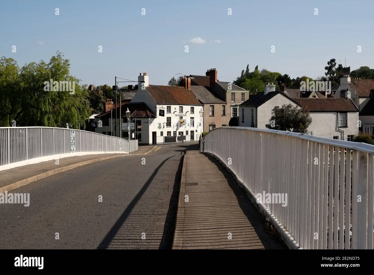 Ponte di ferro sul fiume Wye a Chepstow, il confine tra Inghilterra e Galles. Confine gallese inglese Foto Stock