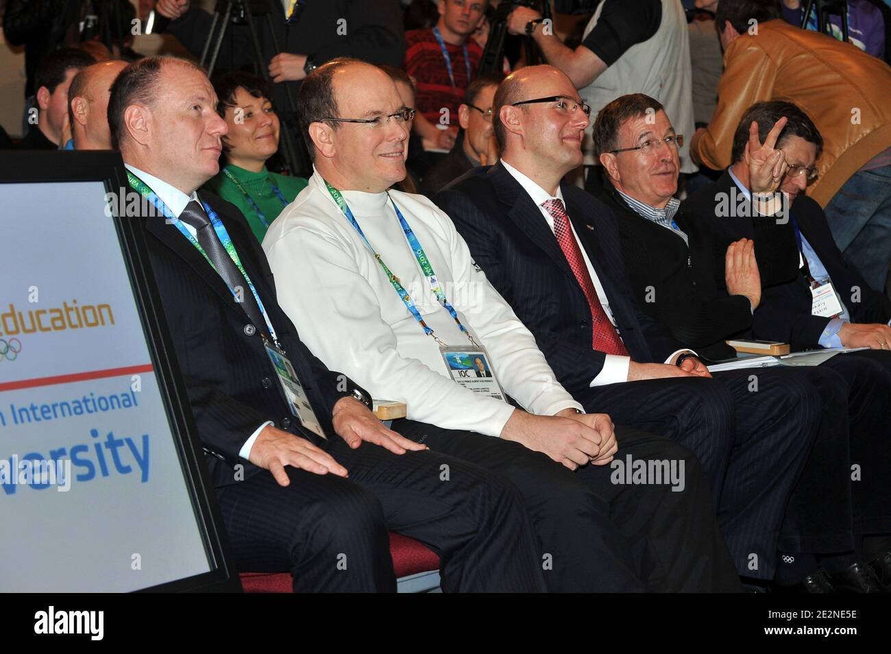 Il modello russo Natalia Vodianova e il principe Alberto II di Monaco durante una conferenza stampa per la Sochy 2014 Russian International Olympic University a Vacouver, Canada, il 25 febbraio 2010. Foto di Gouhier-Hahn-Nebinger/ABACAPRESS.COM Foto Stock
