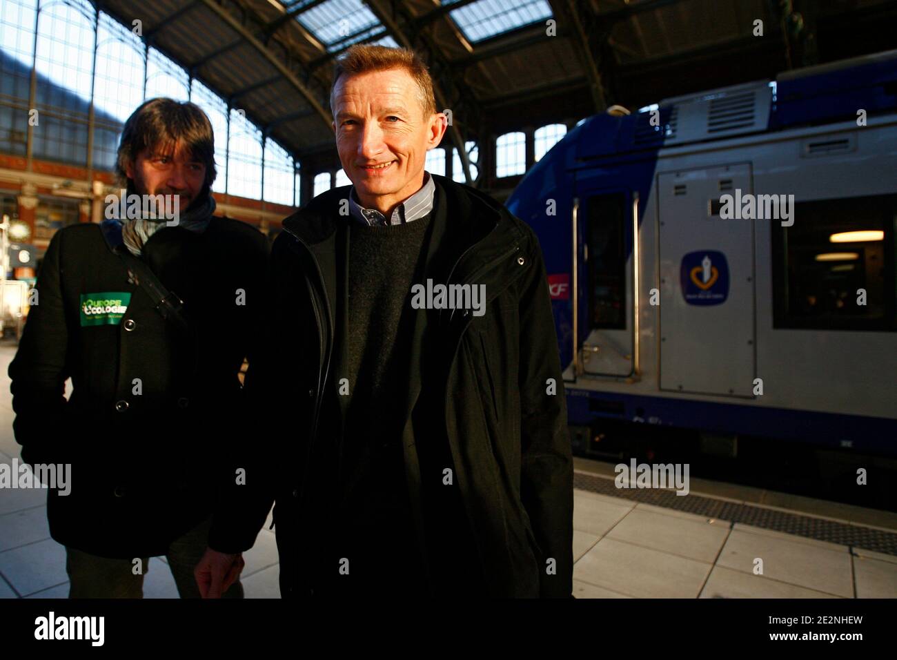 Loos-en-Gohelle sindaco Jean-Francois Caron, capo della lista del partito 'Europe Ecologie' per la regione Nord-Pas-de-Calais per le elezioni regionali del 7 marzo, campagne a Lille, nel nord della Francia, il 1 marzo 2010. Foto di Mikael Libert/ABACAPRESS.COM Foto Stock