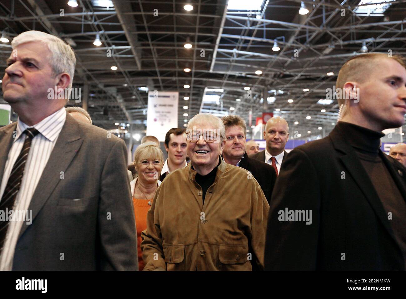 Jean-Marie le Pen visita la Fiera Internazionale dell'Agricoltura, tenutasi a Porte de Versailles, Parigi, Francia, il 03 marzo 2010. Foto di Stephane Lemouton/ABACAPRESS.COM Foto Stock