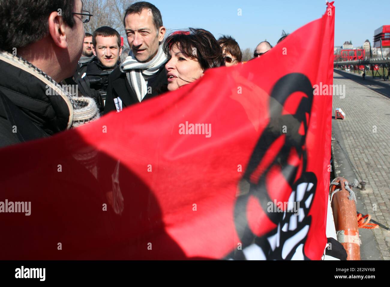 Anne Hidalgo tete de liste du parti Socialsite PS a Paris en campagne pour les regionales sur une peniche a Paris, France le 7 Mars 2010. Foto Jean-Luc Luyssen/ABACAPRESS.COM Foto Stock