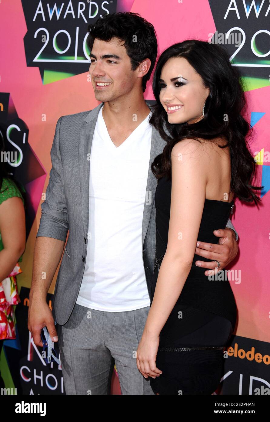 Joe Jonas e Demi Lovato partecipano al 23° Premio annuale Kids' Choice di Nickelodeon, tenutosi presso il Pauley Pavilion dell'UCLA. Los Angeles, 27 marzo 2010. (Nella foto: Demi Lovato, Joe Jonas). Foto di Lionel Hahn/ABACAPRESS.COM Foto Stock