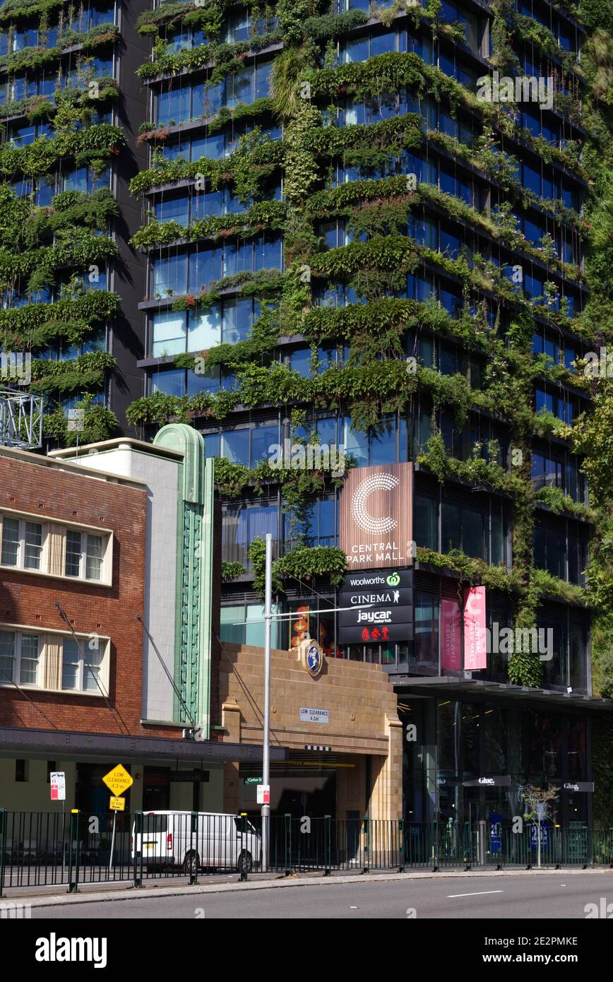 One Central Park è un premiato edificio a uso misto con struttura verticale Giardini pensili situati in ultimo Sydney New South Wales Australia Foto Stock
