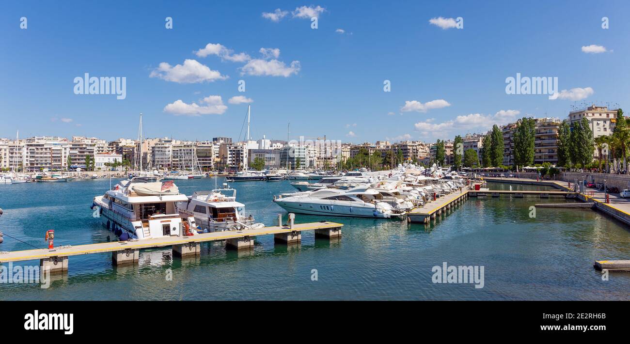 Marina Zeas il 26 maggio 2016 a Pireo, Grecia. Marina Zeas è uno dei porti turistici più grandi del Mediterraneo, sempre con yacht di grande effetto. Foto Stock