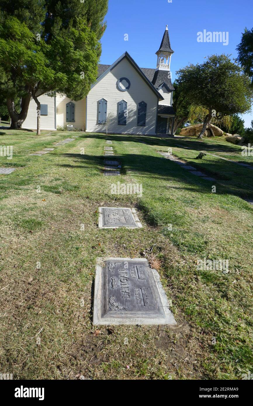 Chatsworth, California, USA 14 gennaio 2021 UNA visione generale dell'attore Glenn Langan e dell'attrice Adele Jergens Graves all'Oakwood Memorial Park and Cemetery il 14 gennaio 2021 a Chatsworth, California, USA. Foto di Barry King/Alamy Stock foto Foto Stock