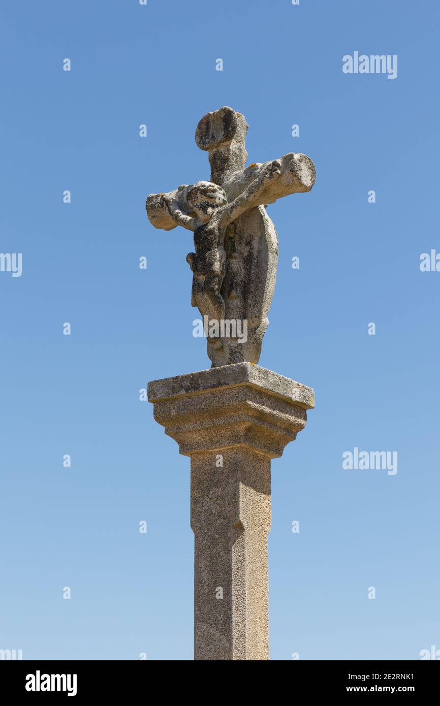 Vista della cima di un Cruceiro, croce di pietra in Finisterre, Galizia, Spagna Foto Stock