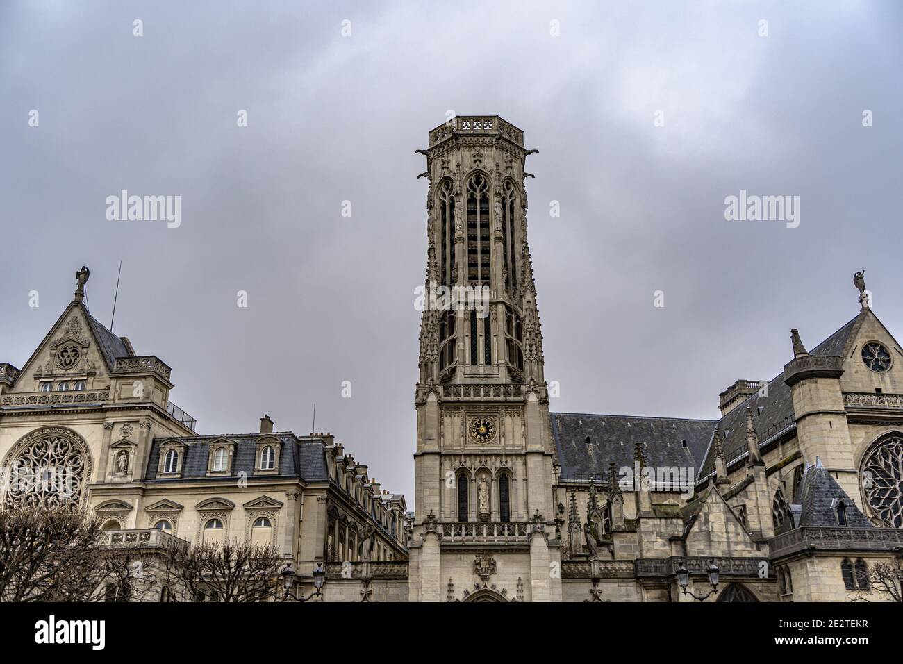 Chiesa di Saint-Germain-l'Auxerrois, Chiesa cattolica, Arcidiocesi di Parigi, Île-de-France, Francia. Stile gotico francese. Completato - 15 ° secolo. Foto Stock
