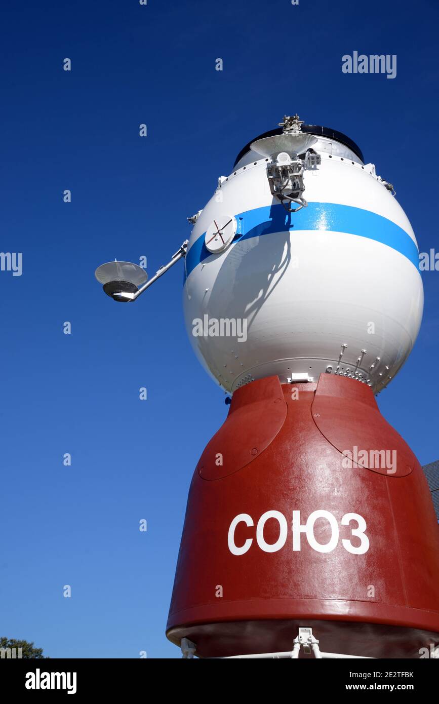 Full-Scale Model o riproduzione di Sovier & Russian Soyuz Spacecraft Presso il Cité de l'Espace Space o il parco a tema Spaceflight Tolosa Francia Foto Stock