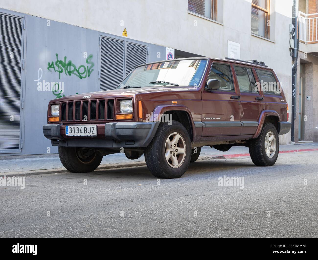 SABADELL, SPAGNA-12 GENNAIO 2021: 2001–1997 Jeep Cherokee Sport 4 porte ( seconda generazione, XJ Foto stock - Alamy