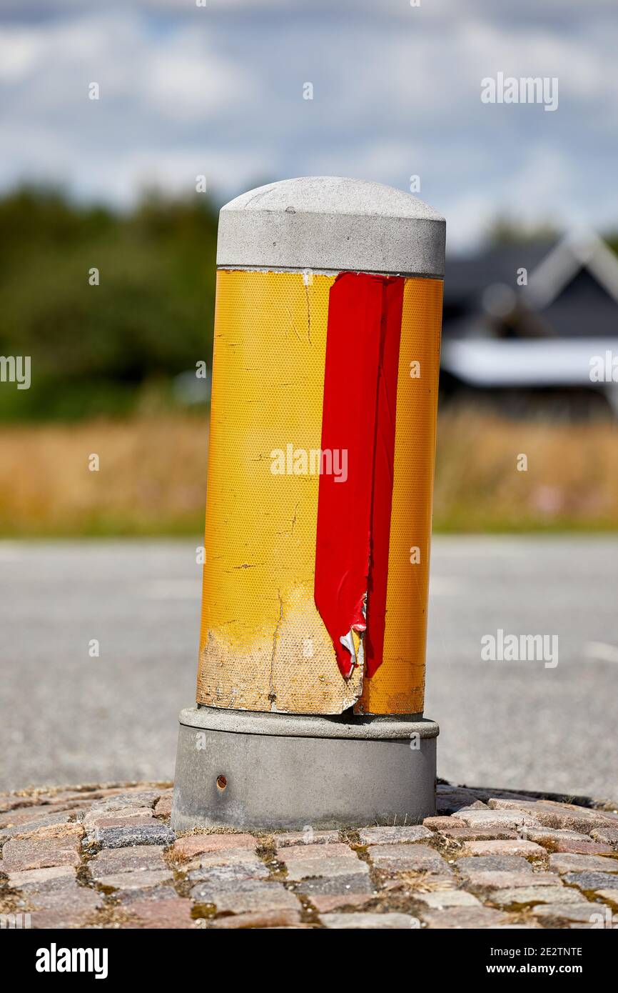 Indicatore isola di rifugio (traffico), giallo; Danimarca Foto Stock