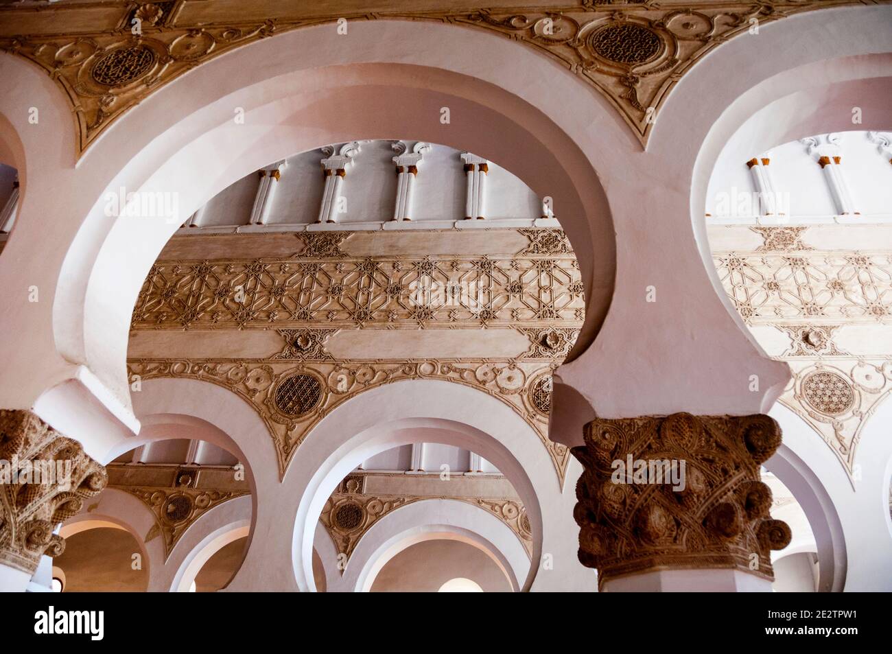 Santa Maria la Blanca moresca a Toledo, Spagna. Foto Stock