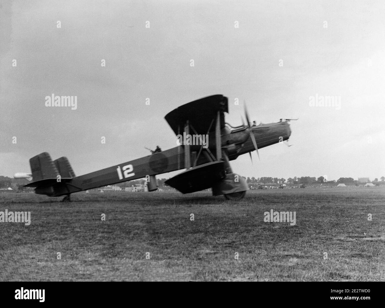 Fotografia in bianco e nero d'epoca scattata il 24 giugno 1932 presso un Air Display al RAF Hendon, a nord di Londra. L'immagine mostra una pagina Handley della British Royal Air Force HP.38 Heyford Bomber, numero di serie J9130. Foto Stock