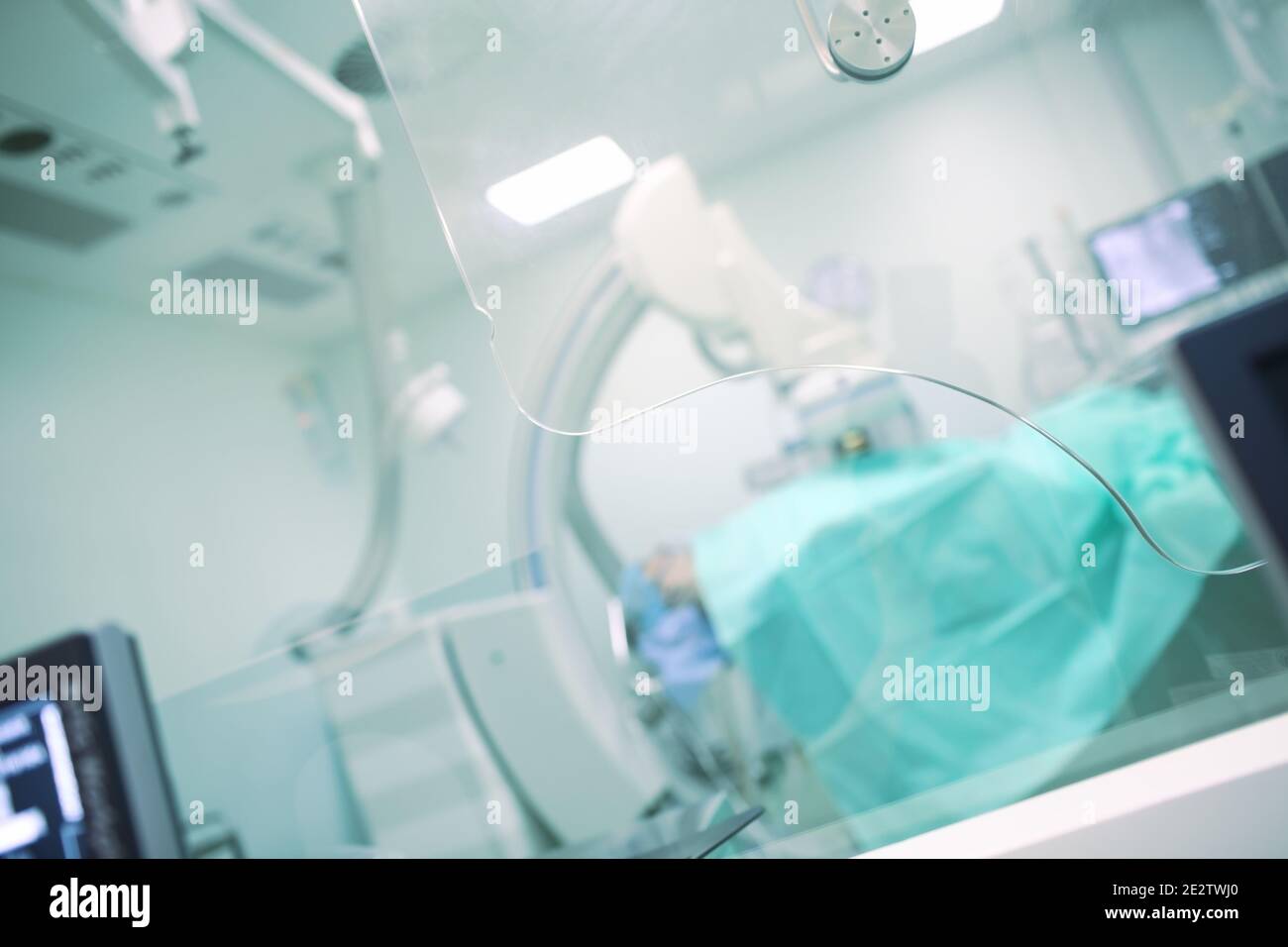 Ambiente medico o scientifico con sala operatoria a raggi X (laboratorio di cateterismo) Foto Stock