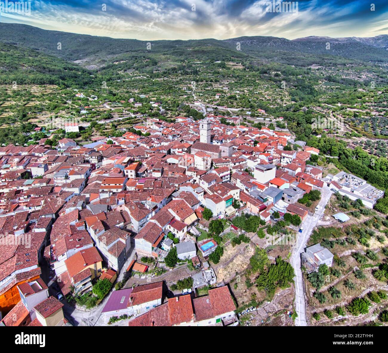 Veduta aerea della Garganta la olla. Villaggio di Extremadura, Spagna Foto Stock