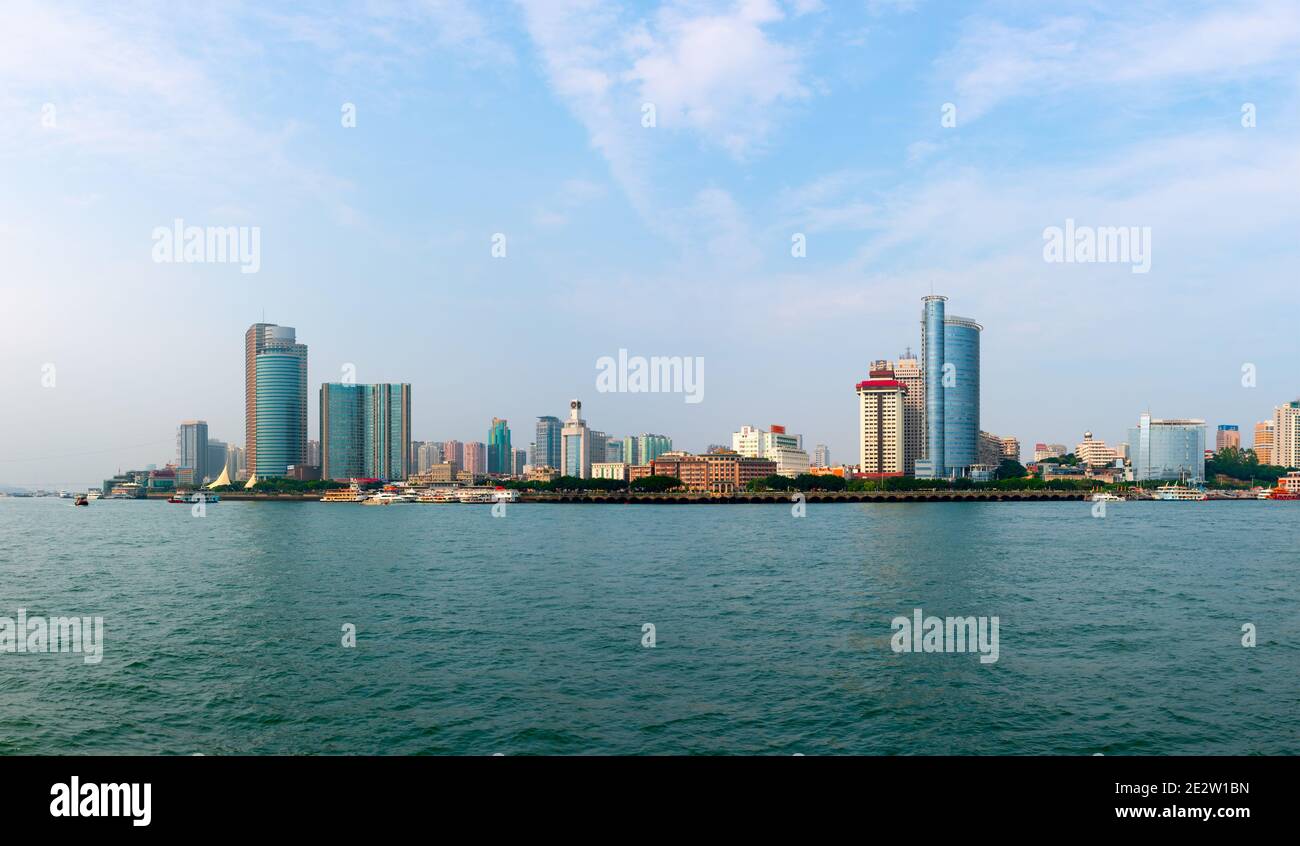 Xiamen, skyline della città cinese nel pomeriggio. Foto Stock