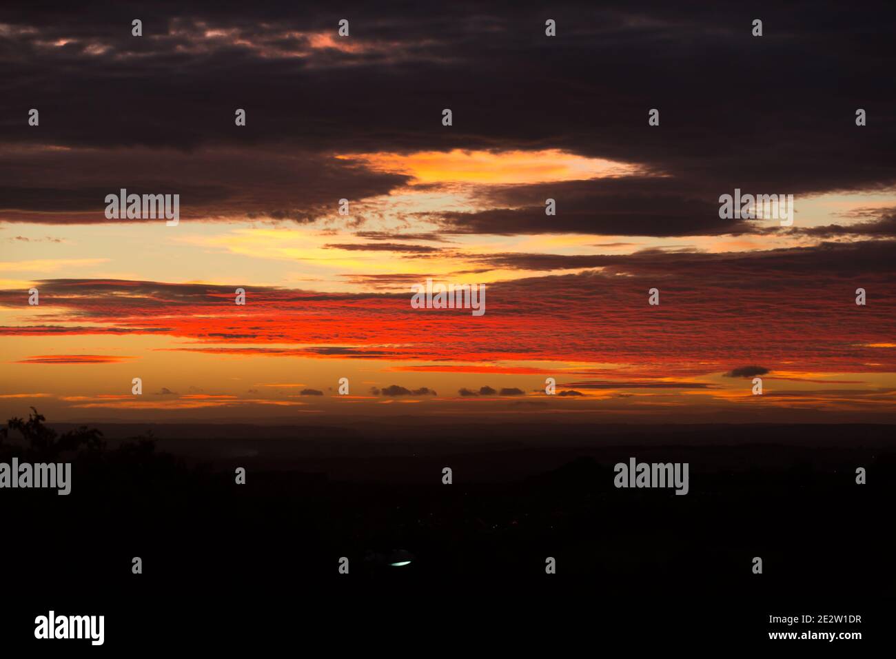 Un bellissimo tramonto colorato in Inghilterra Foto Stock