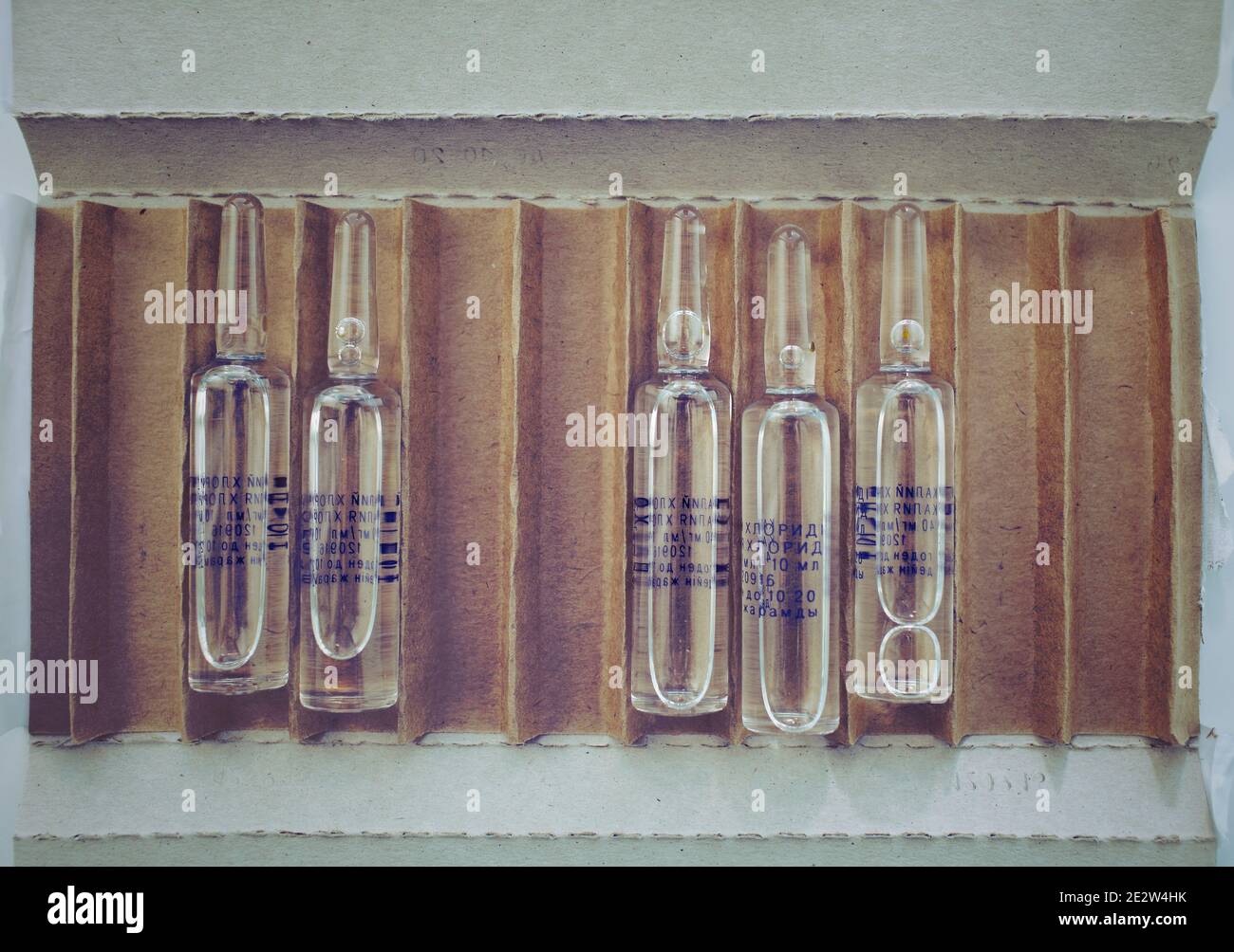Fiale in scatola di cartone (cloruro, meglio prima). Foto Stock
