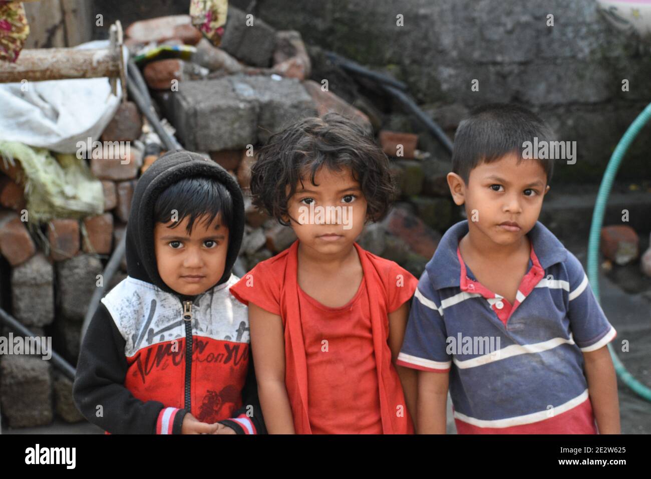 Hyderabad, India - 13 gennaio 2020: I bambini rifugiati di Rohingya vivono, è stato catturato mentre stanno giocando nel campo profughi a Balapur, Hafeez Baba Na Foto Stock