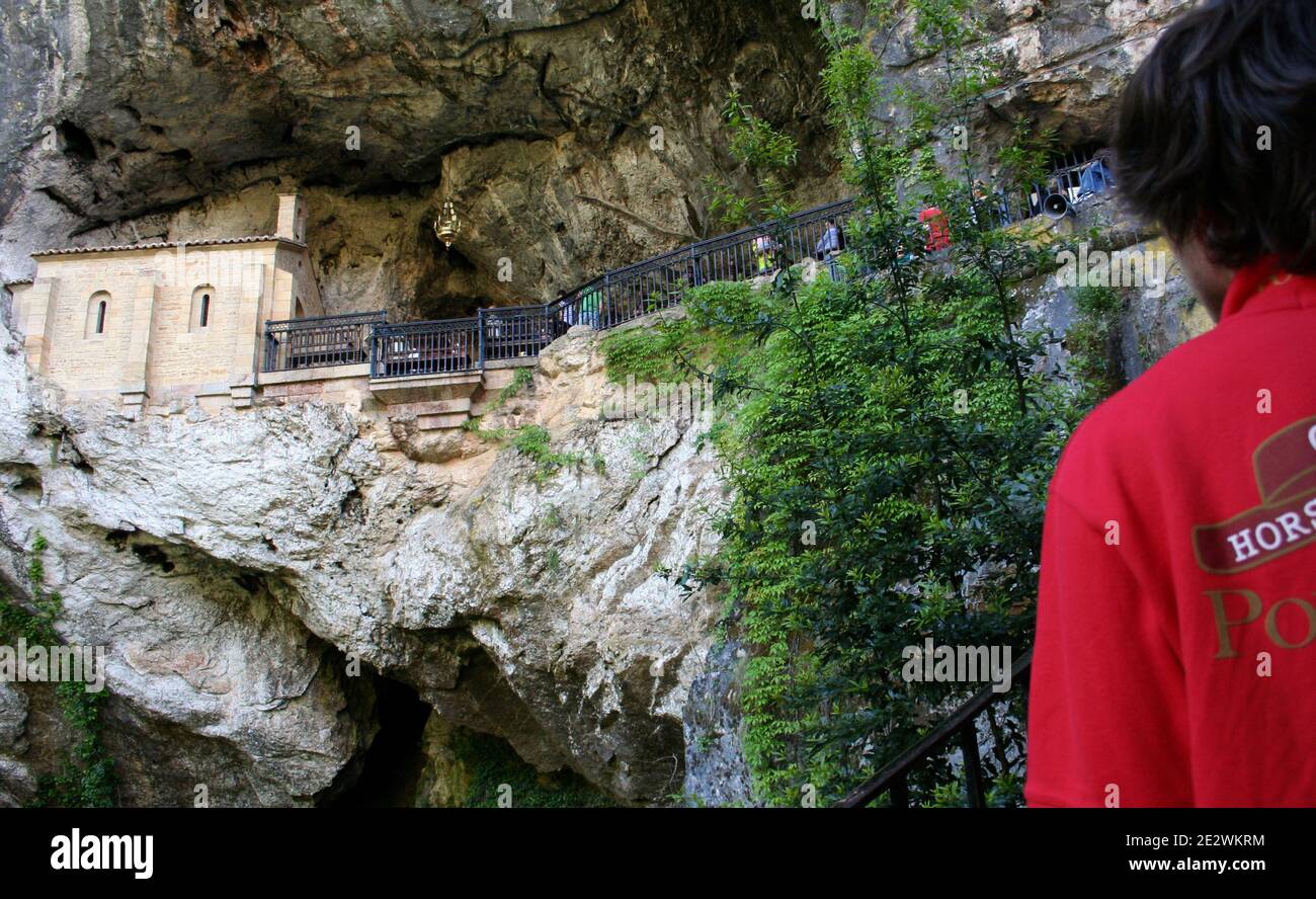 Sito di nostra Signora di Covadonga nella Grotta Santa Covadonga Asturias Spagna Foto Stock