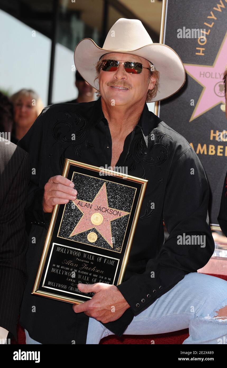 La superstar del paese Alan Jackson è onorata con la 2.05th Star sulla Hollywood Walk of Fame. Los Angeles, CA, USA il 16 aprile 2010. (Nella foto: Alan Jackson). Foto di Lionel Hahn/ABACAPRESS.COM Foto Stock